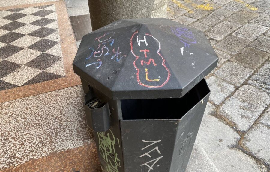 Bidone del rusco in HTML