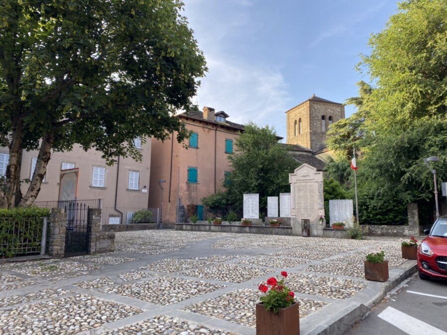 Una piccola piazza a Berceto