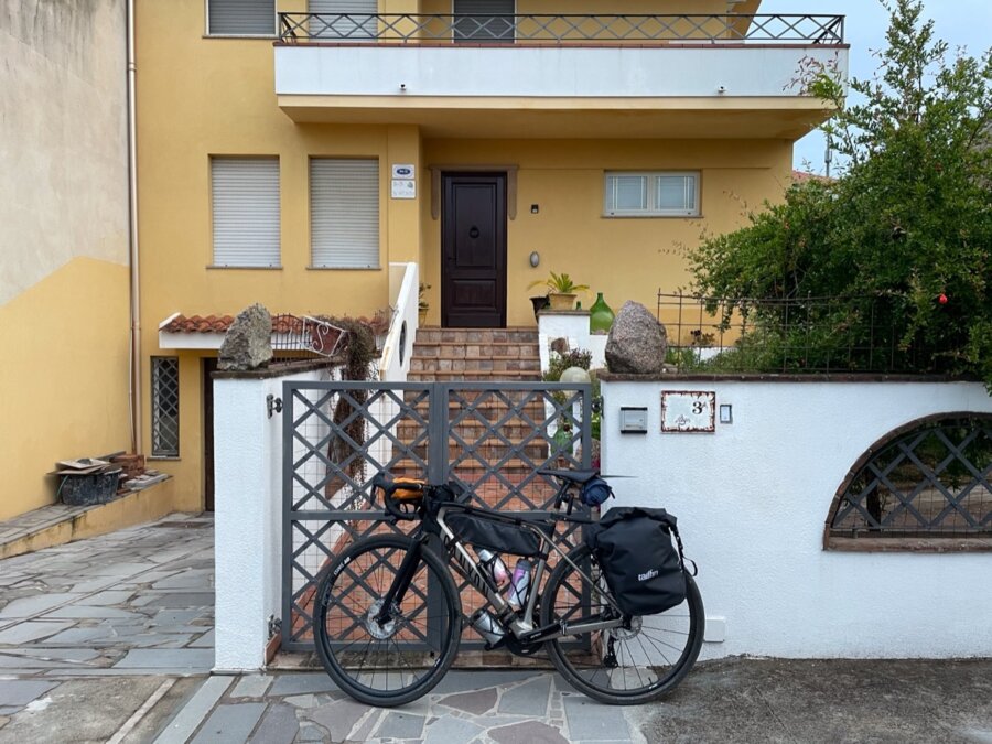 La mia bici davanti il B&B dove ho dormito