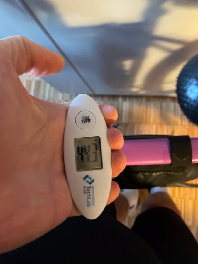 pesavaligie che indica 44kg di bicicletta