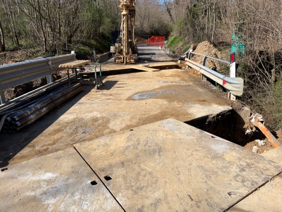 Cantiere di un ponte in costruzione