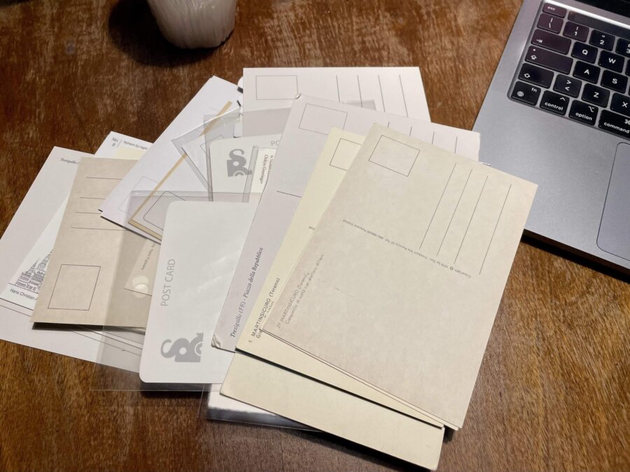 Immagine di cartoline ancora da scrivere