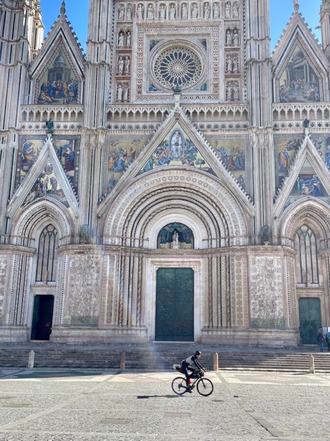 Massi davanti il duomo di ORvieto